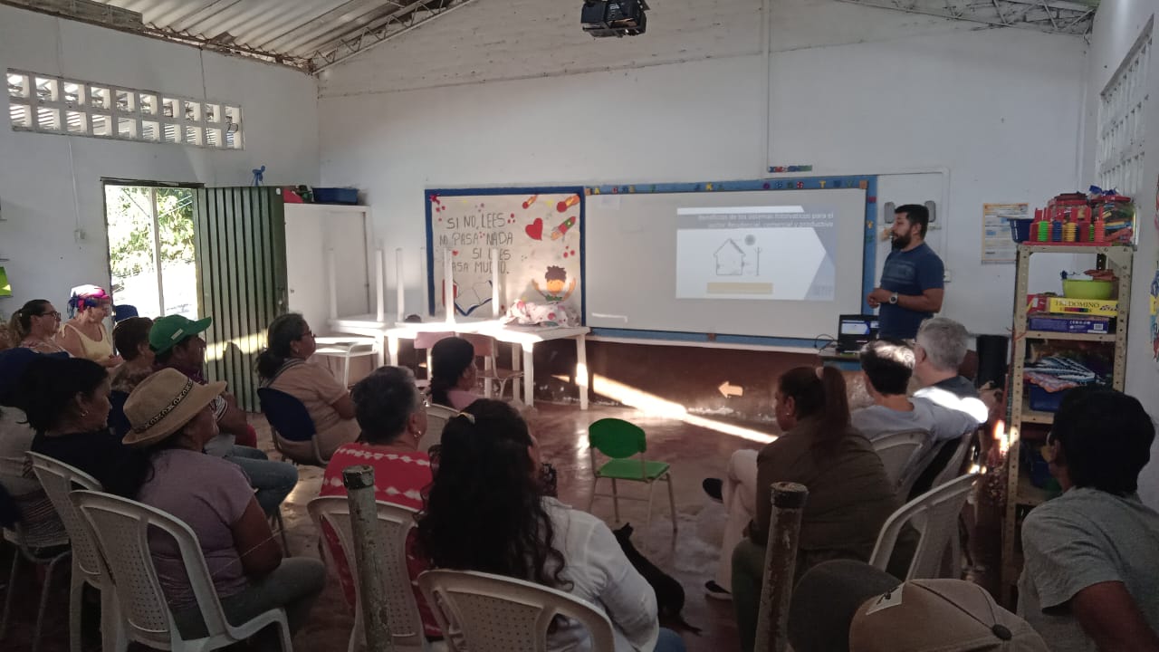 Charlas con una comunidad en el Valle del Cauca