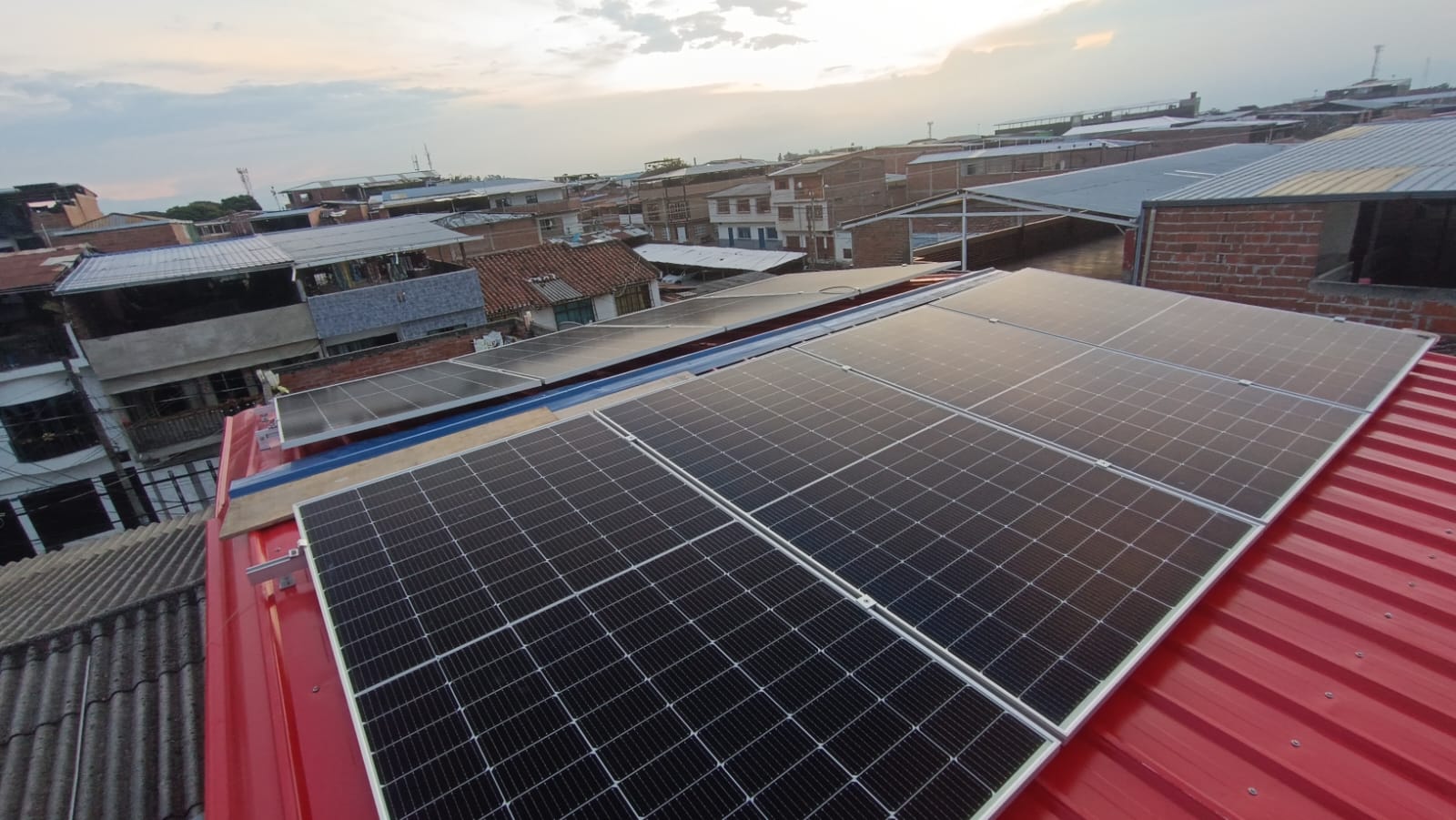 Techo de un sistema solar instalado en el Valle del Cauca